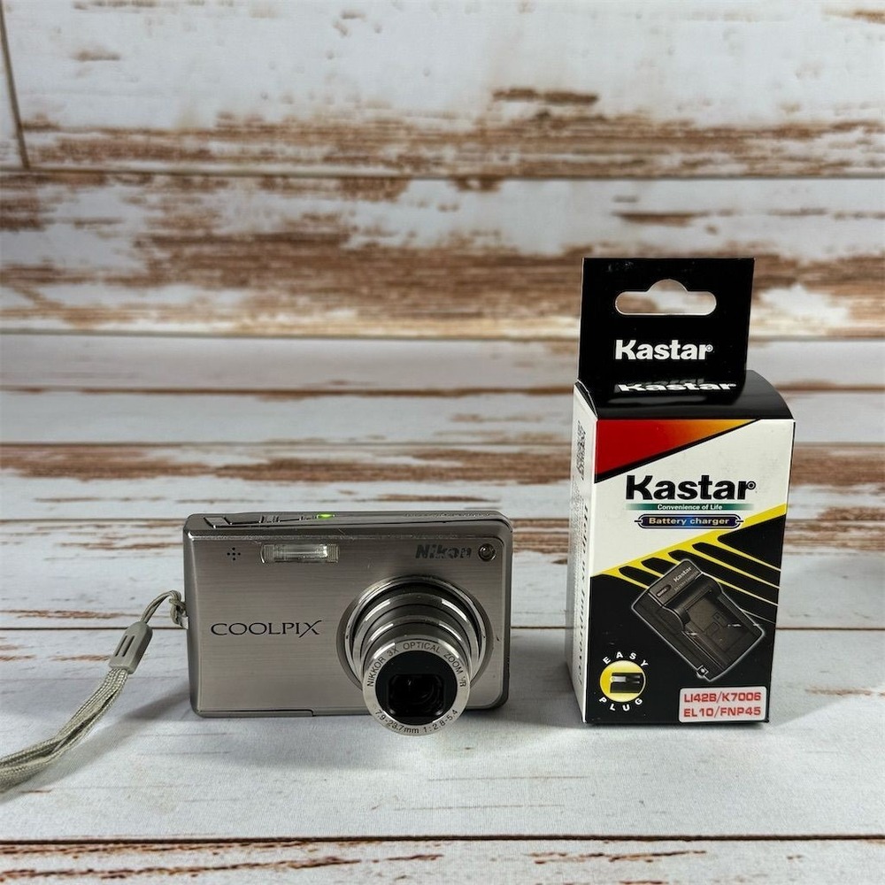 Silver Nikon COOLPIX S700 Compact Digital Camera 3x Zoom Tested Used